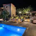Villavia - Sorocco & Ostria Retreats With Pool Access *